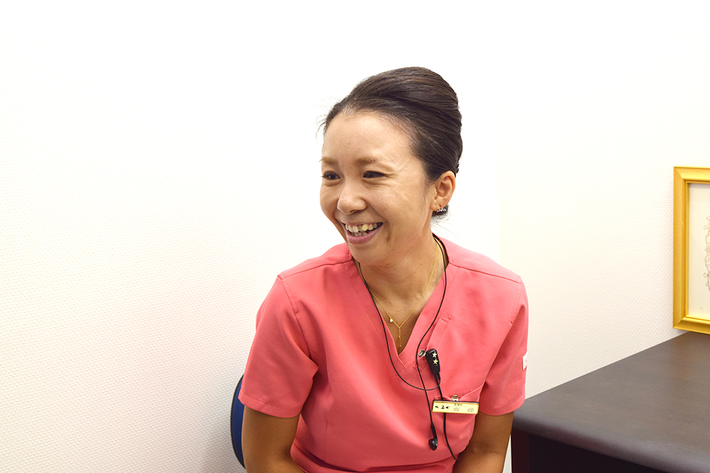 湘南美容クリニック横浜院のお母さん看護師斎藤さんの笑顔